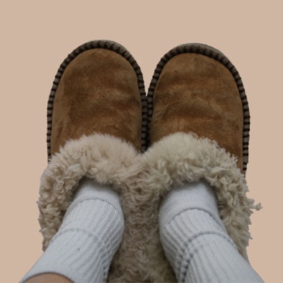 UGG Women’s Chestnut Wrin Slippers - Picture 3 of 9